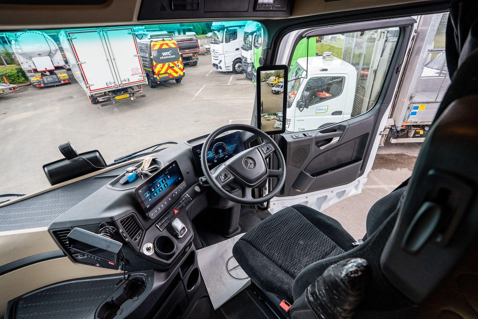 2022 Mercedes-Benz Trucks Actros - Image 5