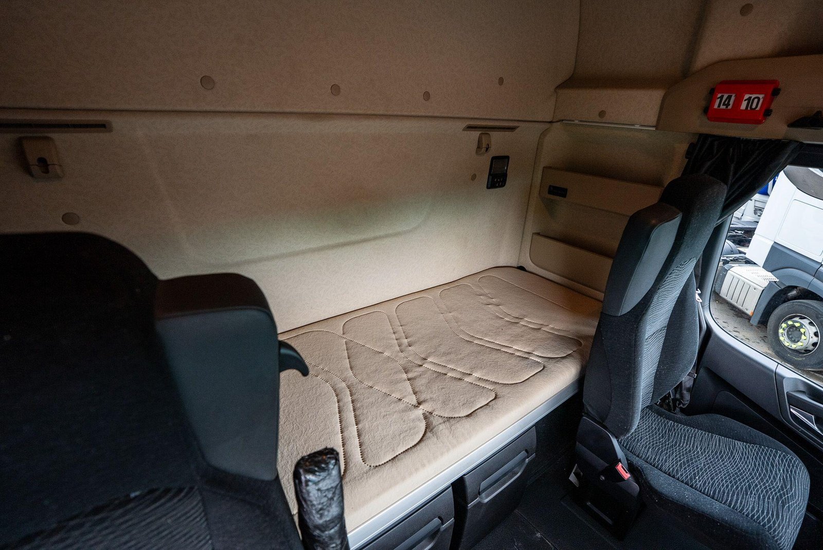 2022 Mercedes-Benz Trucks Actros - Image 7
